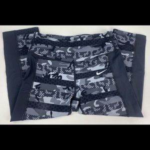 Nike Women’s Epic Lux Clash Camo tights